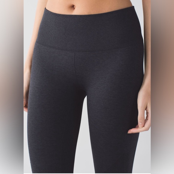Lululemon In The Flow Crop II in Heathered Deep Coal, excellent condition. - Picture 4 of 6